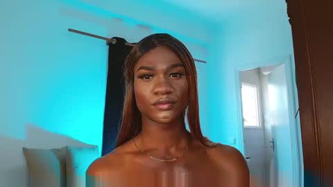 Snapshot of suannyklatten_ chatting on 02/17/25, 12:27 Suanny Klatten It is my account independent online show from 02/17/25, 12:27