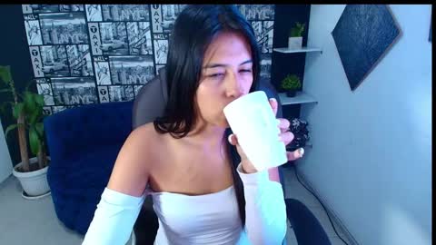 Snapshot of sub_scarlett_ chatting on 12/01/25, 12:43 sub_scarlett_ online show from 12/01/25, 12:43