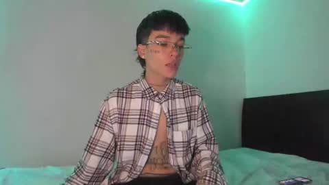 Snapshot of submissive_boyy_ chatting on 01/08/25, 01:41 nico online show from 01/08/25, 01:41