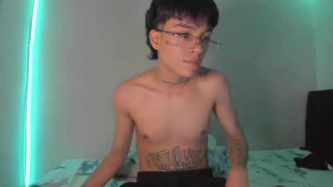 Snapshot of submissive_boyy_ chatting on 01/25/25, 05:08 nico online show from 01/25/25, 05:08