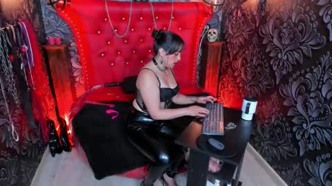 Yunna online show from 09/19/25, 12:39