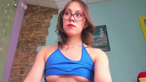 Snapshot of sugar_blond chatting on 02/09/25, 04:57 sugar blond online show from 02/09/25, 04:57