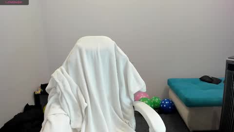 Ariana online show from 10/18/25, 01:08