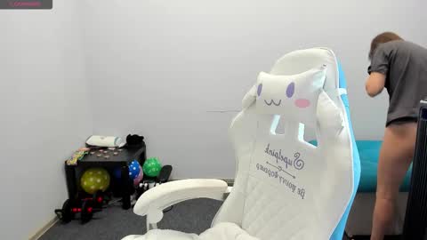 Ariana online show from 10/20/25, 01:28