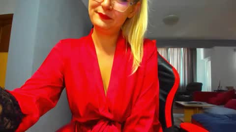 Snapshot of sugar_mayy chatting on 09/23/25, 08:17 May online show from 09/23/25, 08:17