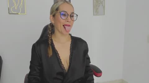 Snapshot of sugar_milff chatting on 09/23/25, 01:03 sugar_milff online show from 09/23/25, 01:03