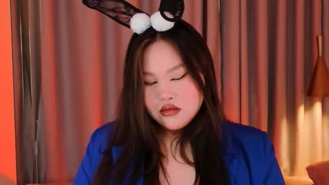 Neko follow me online show from 10/11/25, 07:29