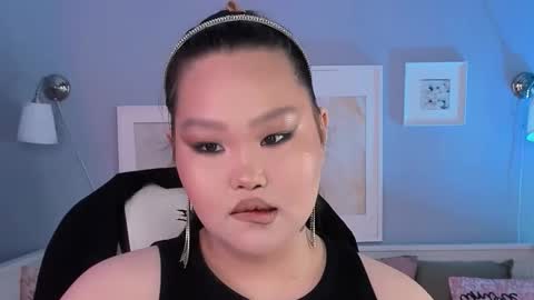 Neko follow me online show from 10/16/25, 08:59