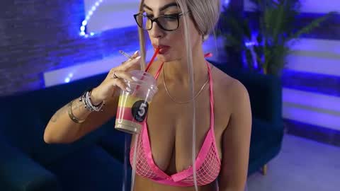 Sugar online show from 09/17/25, 11:45