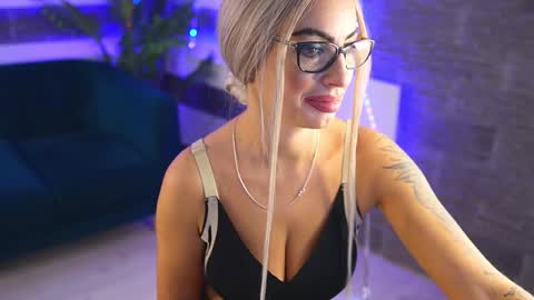 Sugar online show from 10/13/25, 11:43