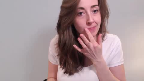 Mia online show from 01/10/25, 01:10