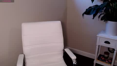 Mia online show from 09/17/25, 01:35