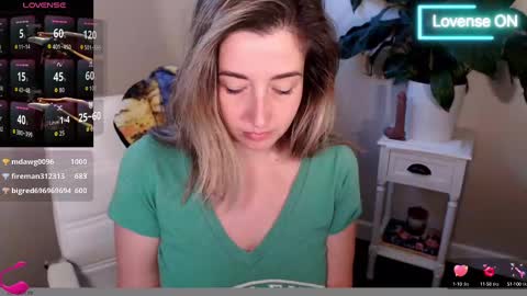 Mia online show from 10/10/25, 12:59