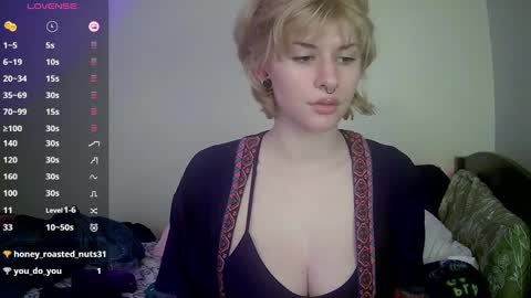 Snapshot of suicunebitch chatting on 01/04/25, 10:49 Ophelia online show from 01/04/25, 10:49