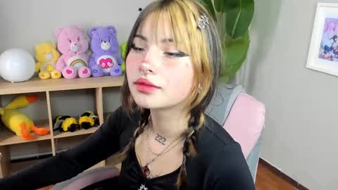 Snapshot of sukini_berry_ chatting on 09/24/25, 01:25 sukini_berry_ online show from 09/24/25, 01:25