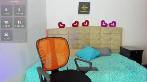 summer_girls01 online show from 10/31/25, 02:40