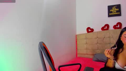 summer_girls01 online show from 11/08/25, 10:41