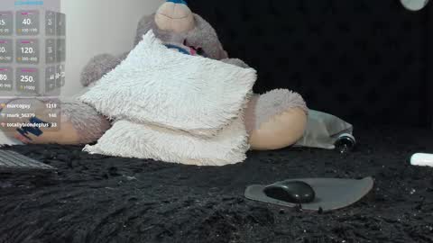 Snapshot of summer_romance chatting on 02/21/25, 06:40 Andres-tattoos Derek Hairy online show from 02/21/25, 06:40