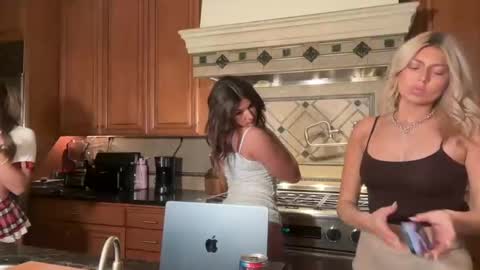 summerclarke2 online show from 10/07/25, 06:43