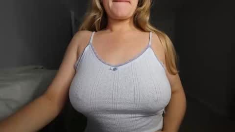 Summer Dawn online show from 10/20/25, 10:59