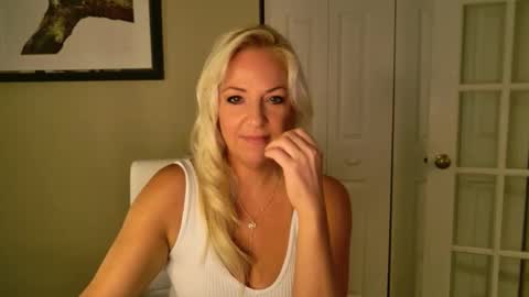 Snapshot of summerishotter chatting on 09/13/25, 08:52 Amber online show from 09/13/25, 08:52