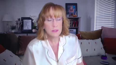 SummerKnightzzz online show from 11/17/25, 01:17