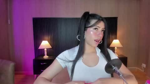 Snapshot of summerssangel chatting on 09/22/25, 02:08 - - online show from 09/22/25, 02:08
