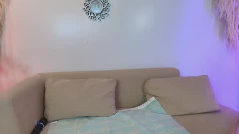 Aillyn Perez online show from 10/29/25, 10:11