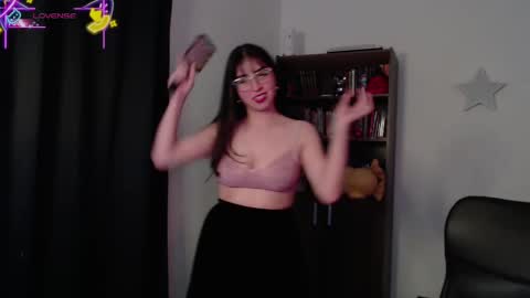 Snapshot of sunflower_uwu chatting on 10/31/25, 03:46 violetta online show from 10/31/25, 03:46