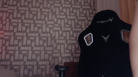 Snapshot of sunloveandwe chatting on 10/18/25, 04:30 Mistress Eve online show from 10/18/25, 04:30