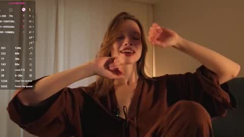 Snapshot of sunnivagaillard chatting on 09/12/25, 01:06 Kiki online show from 09/12/25, 01:06