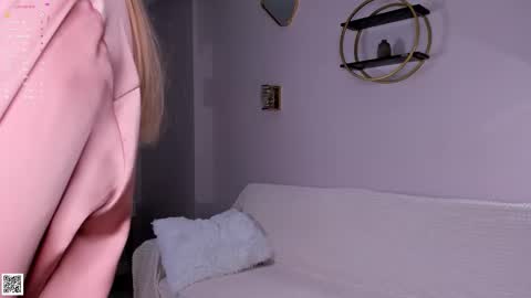 Snapshot of sunnmoonn chatting on 09/13/25, 01:55 Lily online show from 09/13/25, 01:55