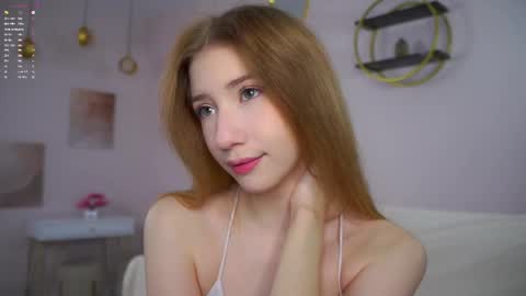 Snapshot of sunnmoonn chatting on 09/20/25, 01:34 Lily online show from 09/20/25, 01:34