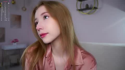 Snapshot of sunnmoonn chatting on 09/25/25, 01:37 Lily online show from 09/25/25, 01:37