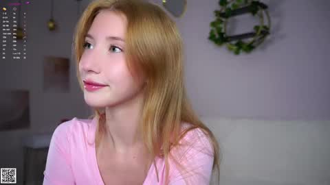 Snapshot of sunnmoonn chatting on 10/13/25, 01:33 Lily online show from 10/13/25, 01:33