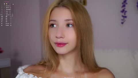 Snapshot of sunnmoonn chatting on 10/27/25, 01:37 Lily online show from 10/27/25, 01:37