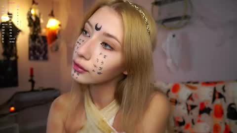 Snapshot of sunnmoonn chatting on 10/29/25, 02:08 Lily online show from 10/29/25, 02:08