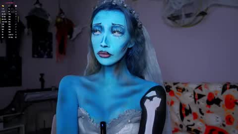 Snapshot of sunnmoonn chatting on 10/31/25, 04:08 Lily online show from 10/31/25, 04:08