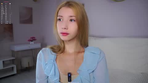 Snapshot of sunnmoonn chatting on 11/09/25, 03:32 Lily online show from 11/09/25, 03:32