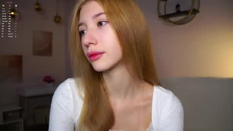 Snapshot of sunnmoonn chatting on 11/22/25, 02:38 Lily online show from 11/22/25, 02:38