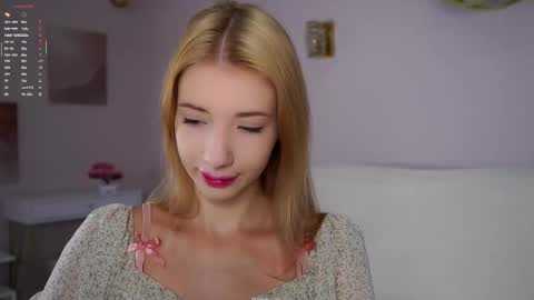 Snapshot of sunnmoonn chatting on 11/23/25, 02:39 Lily online show from 11/23/25, 02:39