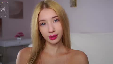 Snapshot of sunnmoonn chatting on 11/27/25, 02:41 Lily online show from 11/27/25, 02:41