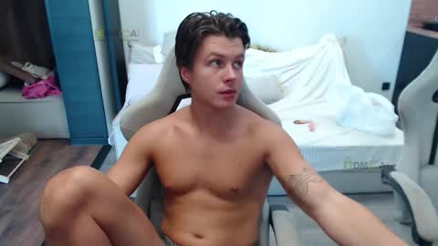 Snapshot of sunny1girl chatting on 10/12/25, 07:18 Alice and Sergey online show from 10/12/25, 07:18