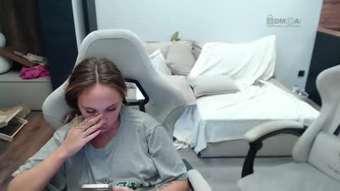 Snapshot of sunny1girl chatting on 10/16/25, 07:53 Alice and Sergey online show from 10/16/25, 07:53