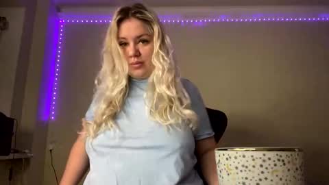 Snapshot of sunny_mood chatting on 01/09/25, 06:04 sunny mood online show from 01/09/25, 06:04