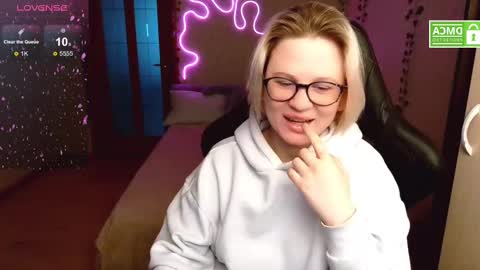 Snapshot of sunny_mood chatting on 03/10/25, 04:38 sunny mood online show from 03/10/25, 04:38