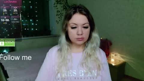 Snapshot of sunny_mood chatting on 11/08/25, 08:25 sunny mood online show from 11/08/25, 08:25