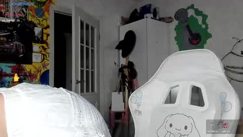 Snapshot of sunny_mouse chatting on 10/17/25, 06:10 Sunny online show from 10/17/25, 06:10