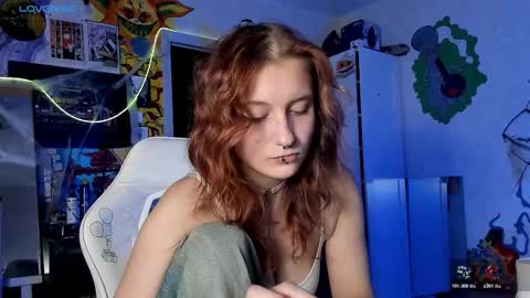 Snapshot of sunny_mouse chatting on 10/22/25, 04:07 Sunny online show from 10/22/25, 04:07