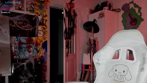 Snapshot of sunny_mouse chatting on 10/27/25, 05:50 Sunny online show from 10/27/25, 05:50